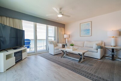 Gulf Front Corner Unit - 2 Bedroom - Pelican Beach Resort 501