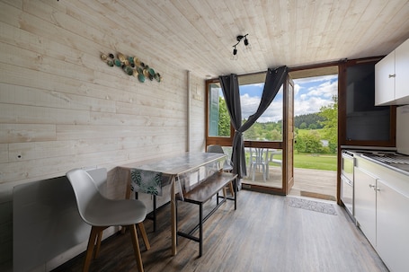 Interior. Gite l'etang des portes – Holiday Home with Lake View, Pool, and Family Amenities