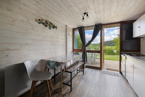 Gite l'etang des portes – Holiday Home with Lake View, Pool, and Family Amenities