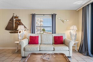 Condo, Berbilang Katil (Sunswept 201) | Ruang tamu