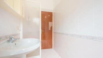 Departamento | Baño | Regadera, secadora de cabello, bidet, toallas