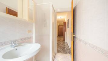 Apartment | Bathroom