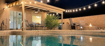 Your Cozy Desert Retreat – Pool • Fire Pit • Convenient Location