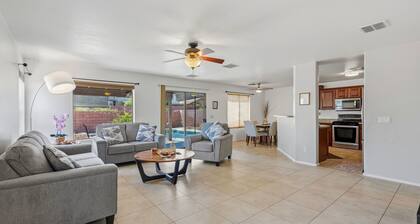 Your Cozy Desert Retreat – Pool • Fire Pit • Convenient Location