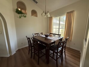 Dining - Lakeside Escape in Private Lake Community (Eustis)