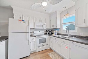 Condo, 2 Queen Beds (Sunrise Village 105) | Private kitchen - Sunrise Village 105 (Gulf Shores)