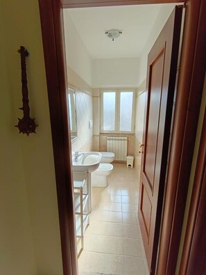 Bathroom - Apartment "Sara's Home Vetralla" with Balcony and Wi-Fi (Vetralla)