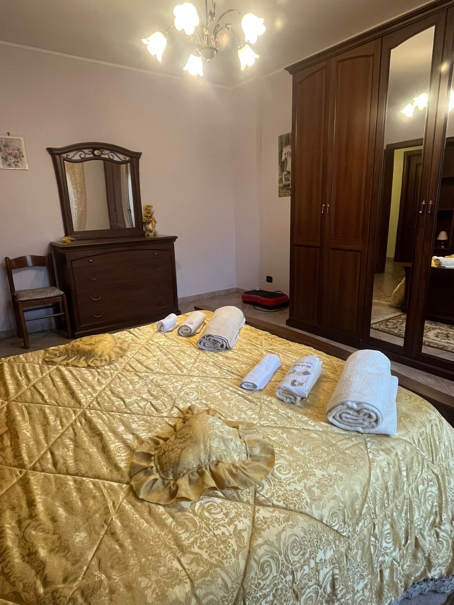 3 slaapkamers, een strijkplank/strijkijzer, wifi, beddengoed