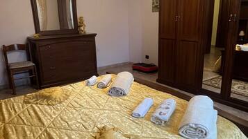 3 slaapkamers, een strijkplank/strijkijzer, wifi, beddengoed