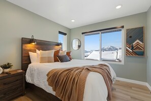 3 bedrooms, iron/ironing board, travel crib, free WiFi