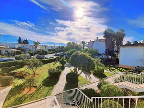 Property grounds - Pleasant, peaceful estate Tennis court, Jacuzzi, indoor and outdoor swimming pools (Portimão)
