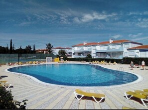 Pool - Pleasant, peaceful estate Tennis court, Jacuzzi, indoor and outdoor swimming pools (Portimão)