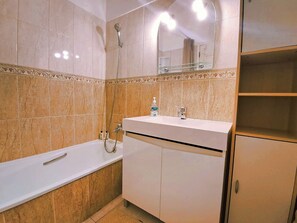 Shower, hair dryer, bidet, towels - Pleasant, peaceful estate Tennis court, Jacuzzi, indoor and outdoor swimming pools (Portimão)