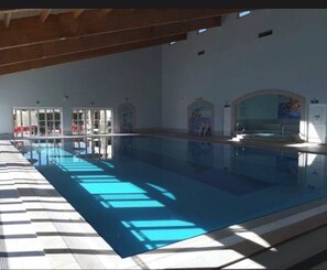 Pool - Pleasant, peaceful estate Tennis court, Jacuzzi, indoor and outdoor swimming pools (Portimão)