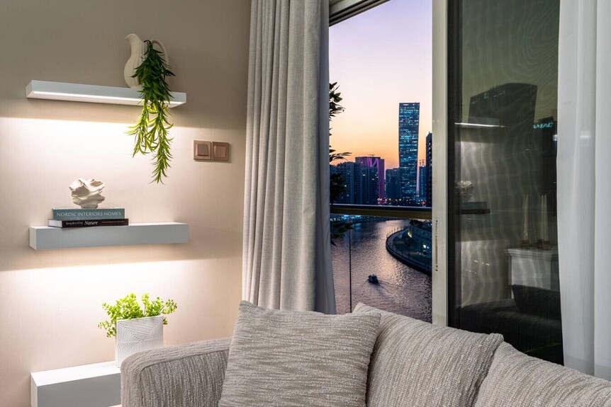 Waterfront Escape | Burj & Canal View | Pool+sauna - Dubai