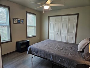 1 bedroom, bed sheets