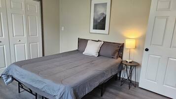 1 bedroom, bed sheets
