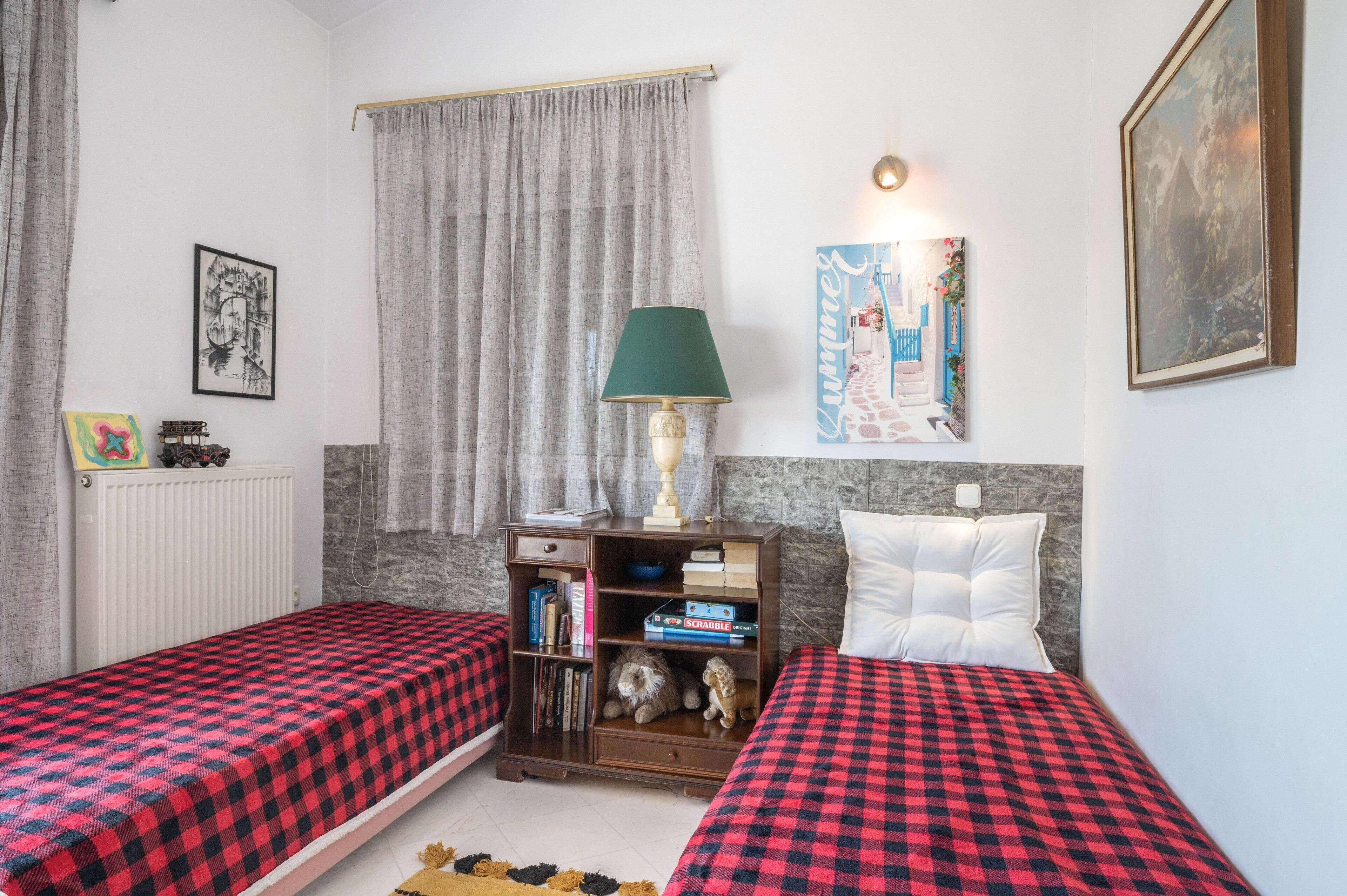 3 chambres, fer et planche à repasser, Wi-Fi, draps fournis