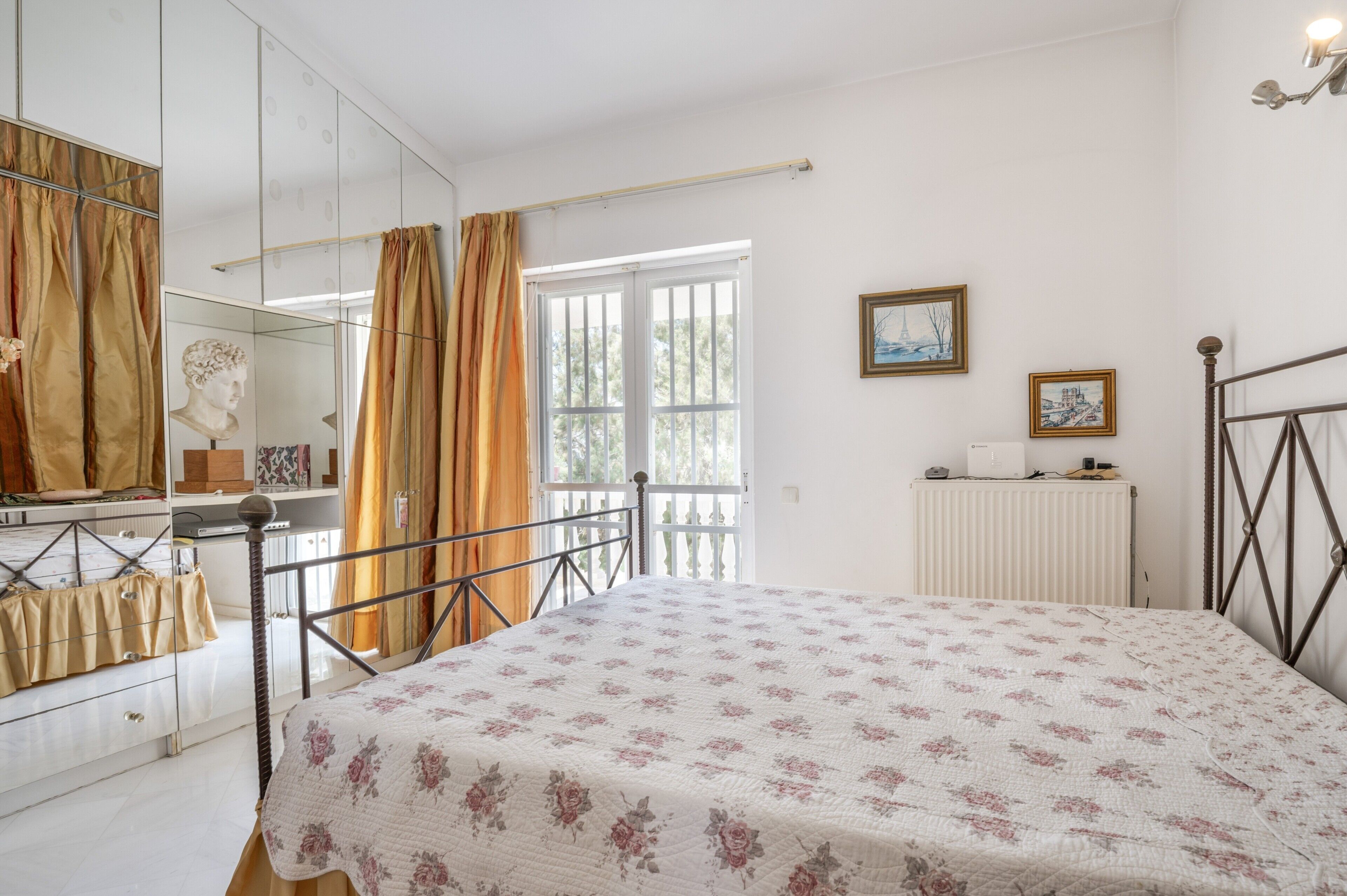 3 chambres, fer et planche à repasser, Wi-Fi, draps fournis