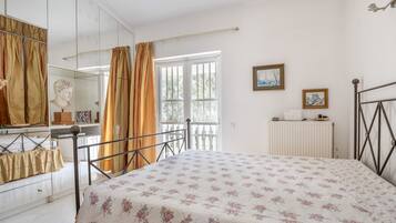 3 chambres, fer et planche à repasser, Wi-Fi, draps fournis