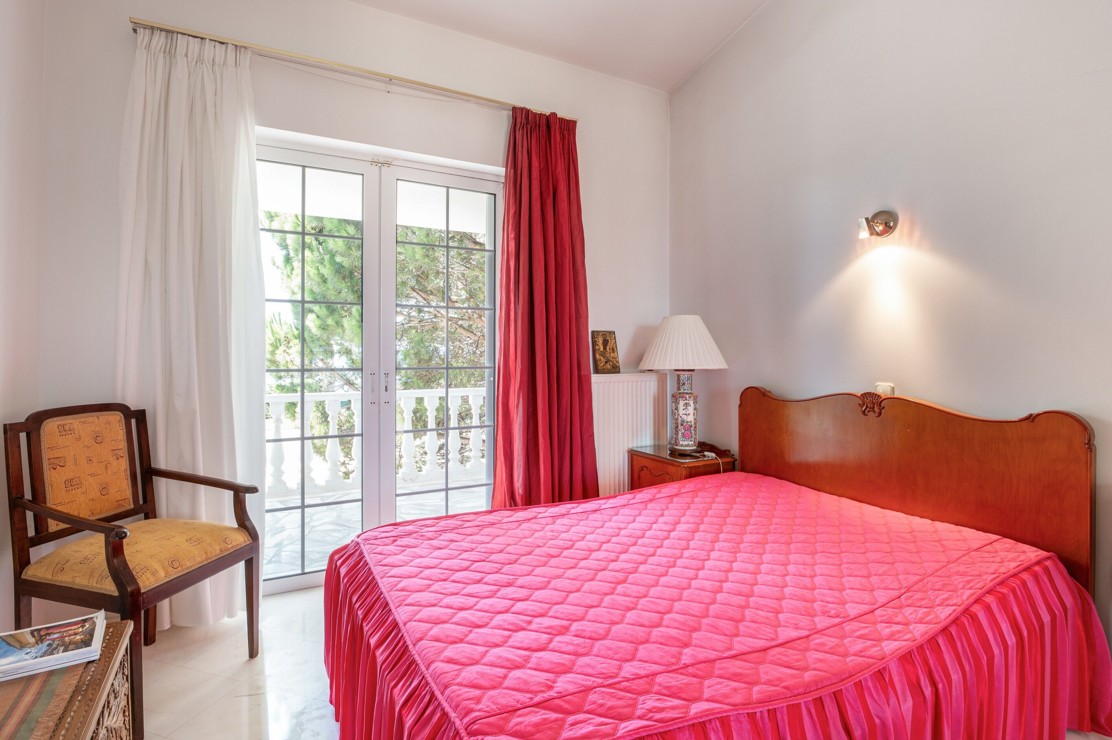 3 slaapkamers, een strijkplank/strijkijzer, wifi, beddengoed