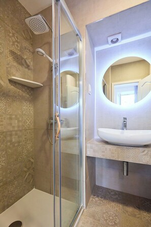 Studio (1 Bedroom) | Bathroom - Sophie 1 - Old Town Heritage Suite (Dubrovnik)