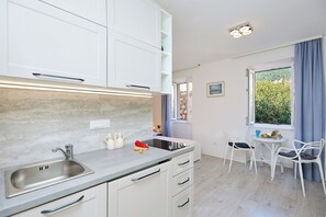 Studio (1 Bedroom) | Eigene Küche | Herdplatte, Kochgeschirr/Geschirr/Besteck