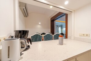Interior - Central 3BR Apartment - 1–2 Min to Taksim Square - A/C - Elevator (İstanbul)