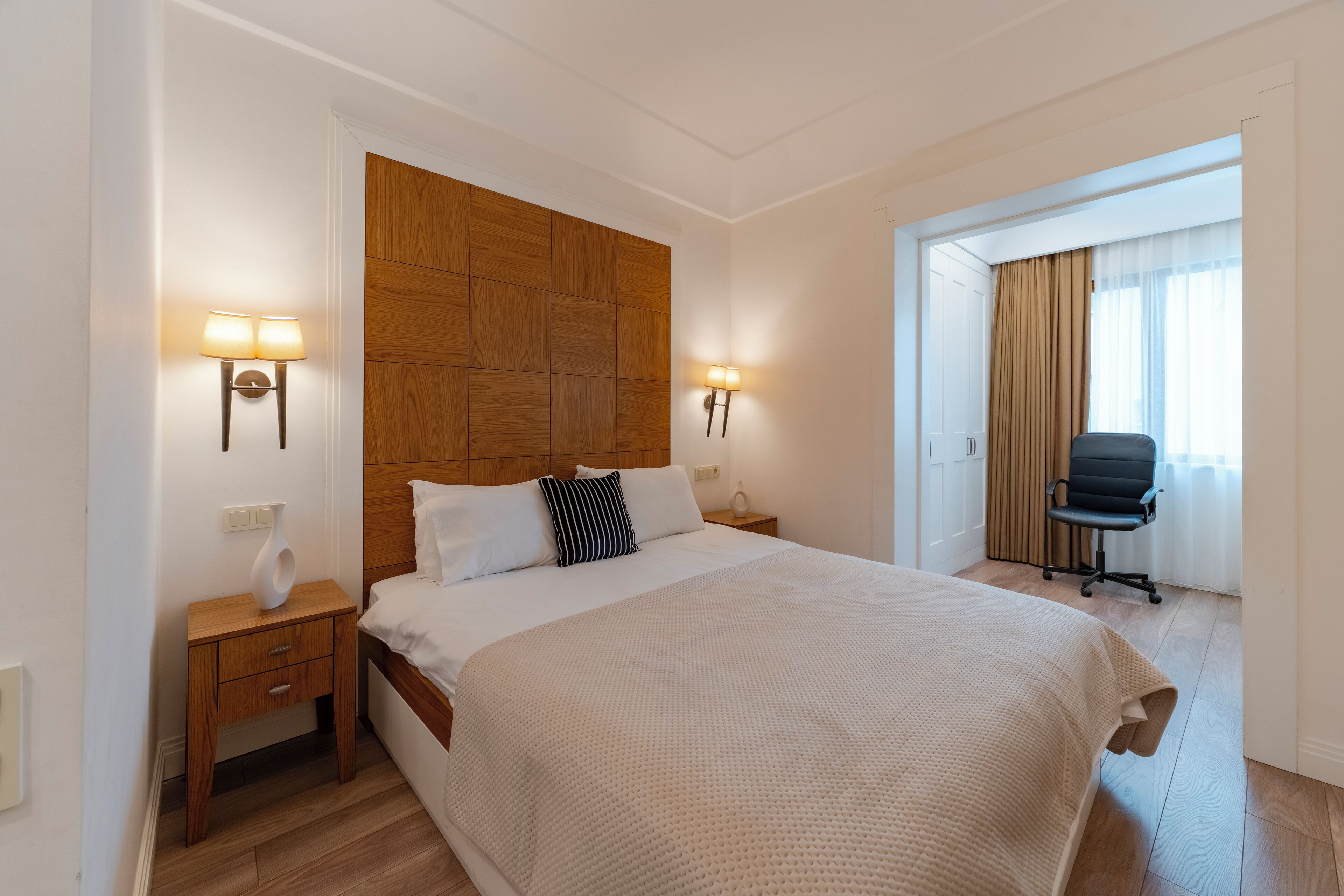 3 bedrooms, iron/ironing board, WiFi, bed sheets