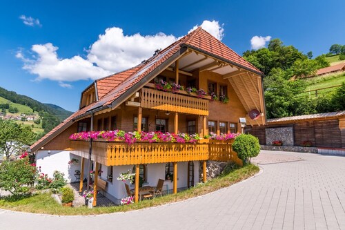 Apartment 'Haus Morgensonne' with Mountain Views, Shared Terrace and Wi-Fi