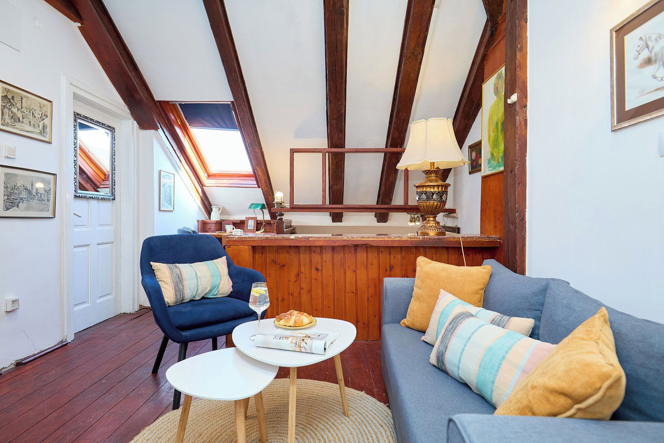 Apartment (1 Bedroom) | Living room