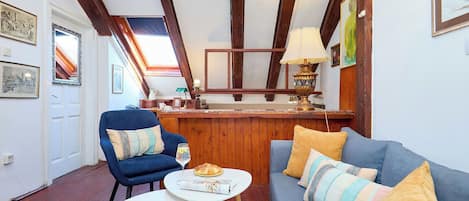 Apartment (1 Bedroom) | Living room