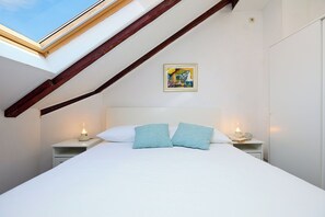 Apartment (1 Bedroom) | 1 Schlafzimmer, laptopgeeigneter Arbeitsplatz, Bügeleisen/Bügelbrett