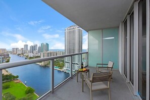 Property grounds - Beautiful 1BR Apt w/Private Balcony + Pool (Hallandale Beach)