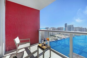 Property grounds - Beautiful Studio w/ Stunning Views + pool + gym (Hallandale Beach)