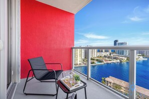 Property grounds - Steps to Beach Studio, Balcony, Pool & Gym Access! (Hallandale Beach)