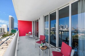 Property grounds - Bright Getaway | Upper Apt | Serene | Pool (Hallandale Beach)