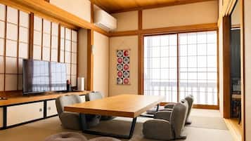 Family House, 4 Bedrooms, Non Smoking, City View | Living area | 40-inch Smart TV with digital channels