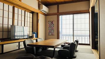 Family House, 4 Bedrooms, Non Smoking, City View | Individually decorated, individually furnished, laptop workspace