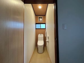 บ้านพักสำหรับครอบครัว, 4 ห้องนอน, ปลอดบุหรี่, วิวเมือง | ห้องน้ำ | อ่างอาบน้ำและฝักบัวแยกจากกัน, ไดร์เป่าผม