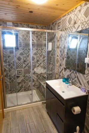 Suite, vista a la bahía | Baño