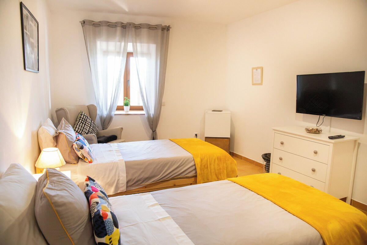 Double Room, 2 Twin Beds, Courtyard View | WiFi (free), bed sheets