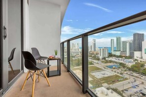 Terrace/patio - Modern Stylish 1BR Apartment (Miami)