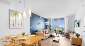 TV - Amazing Apt w/ Private Balcony + Gym + Pool (Hallandale Beach)