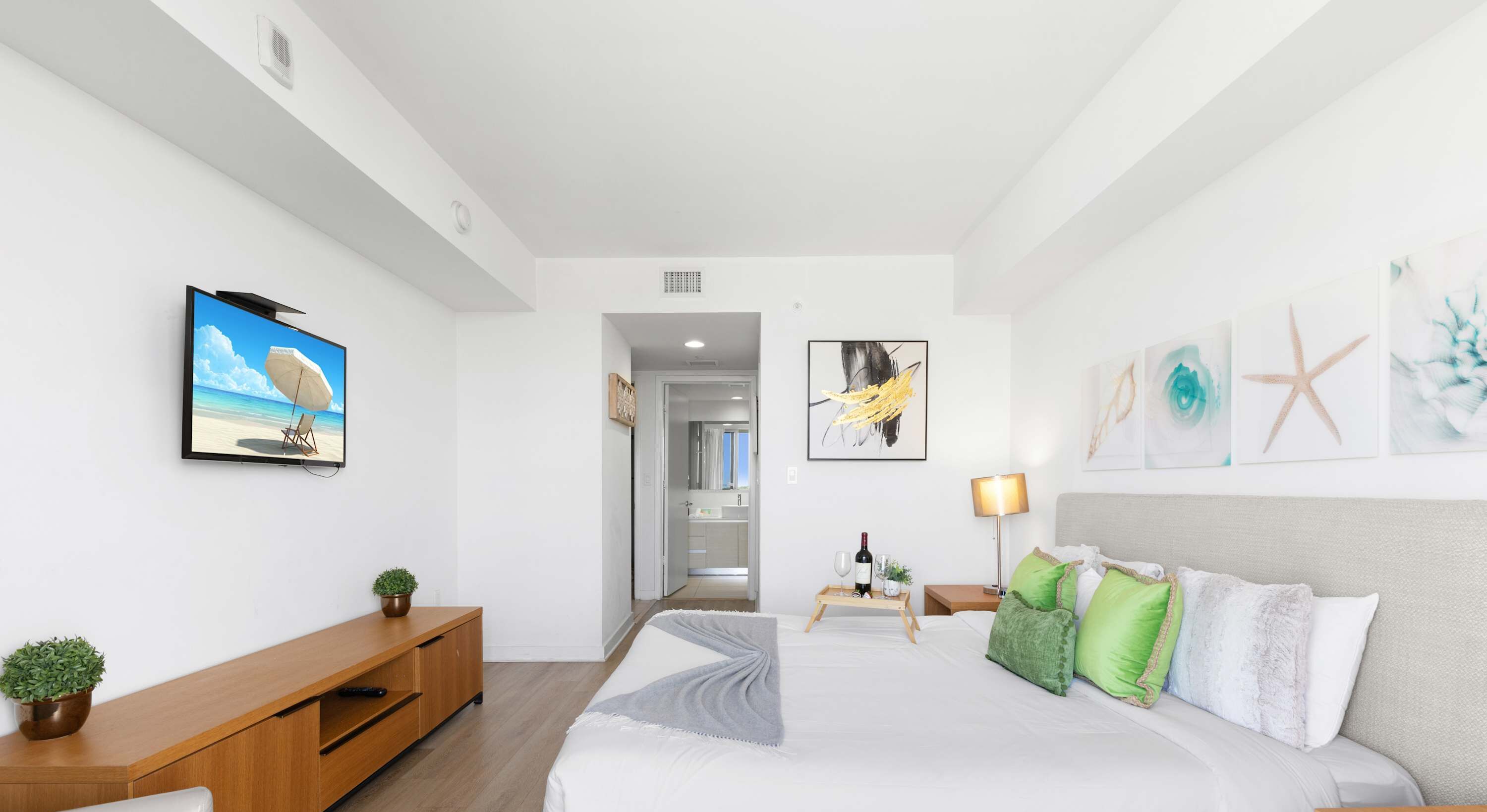 Amazing Apt W/ Private Balcony + Gym + Pool - North Miami Beach, FL
