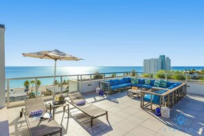Terrace/patio - Beautiful 2BR Apt w/ Amazing Pool+ Hot Tub (Hollywood)