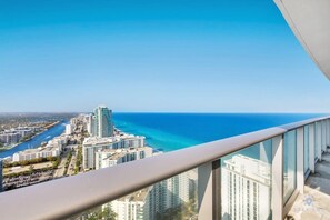 Property grounds - Amazing Condo + Stunning Ocean View Balcony + Gym (Hollywood)
