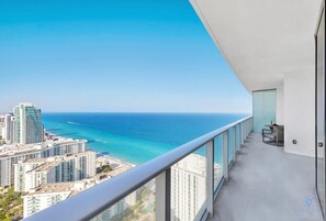 Property grounds - Amazing Condo + Stunning Ocean View Balcony + Gym (Hollywood)