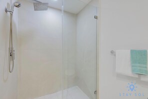 Shower, hair dryer, towels, shampoo - Breathtaking Views | Modern 2BR by Ocean (Hollywood)