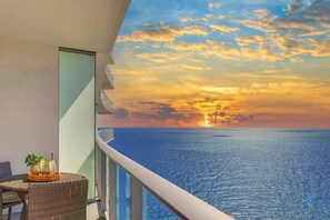 Property grounds - Oceanview Retreat | Pool, Resort Amenities (Hollywood)